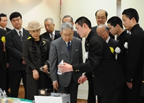 経済産業大臣賞（末宗光博さん・長谷川貴司さん・飯干聖史さん）