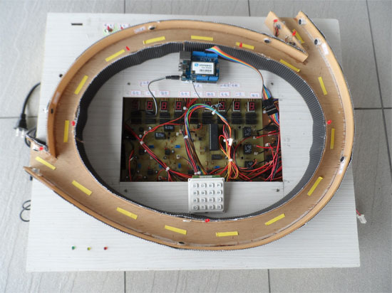 An energy-saving device controlled by speed to shorten traffic light second